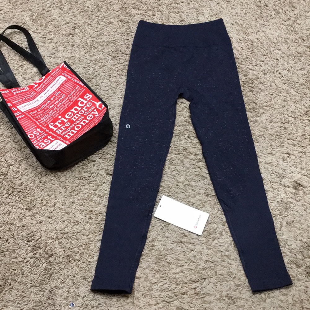 Lululemon free to flow7/8 tight navy color SZ 6